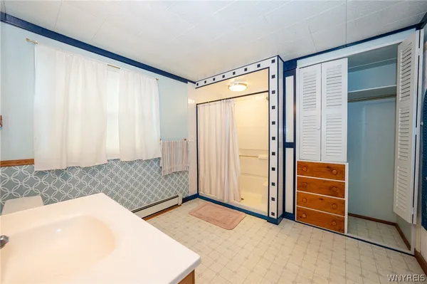 $300,000 | 2125 Lakeview Road, Hamburg, NY 14085