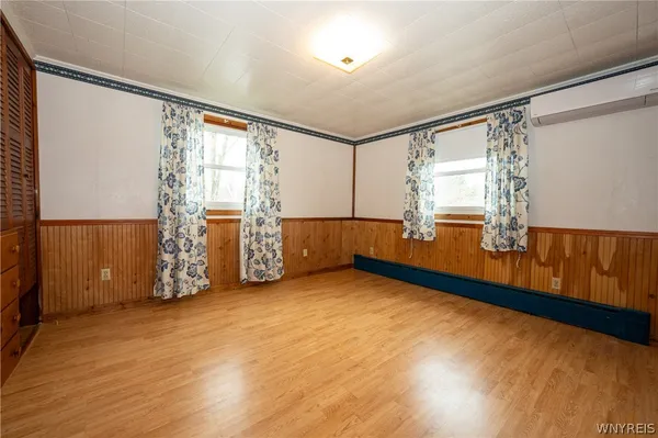 $300,000 | 2125 Lakeview Road, Hamburg, NY 14085