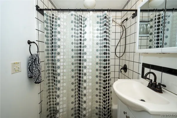 $300,000 | 2125 Lakeview Road, Hamburg, NY 14085