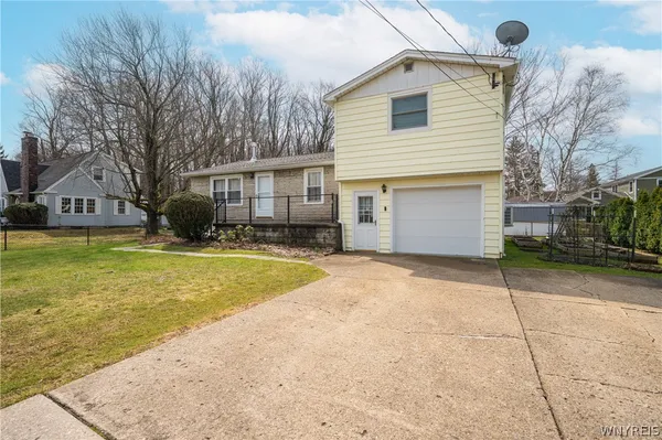 $300,000 | 2125 Lakeview Road, Hamburg, NY 14085