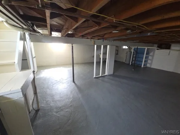 $300,000 | 2125 Lakeview Road, Hamburg, NY 14085