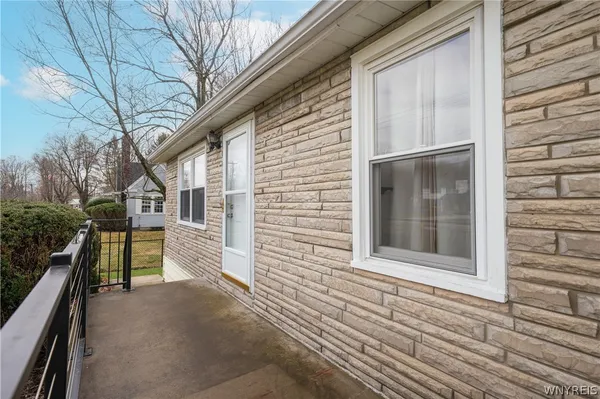 $300,000 | 2125 Lakeview Road, Hamburg, NY 14085