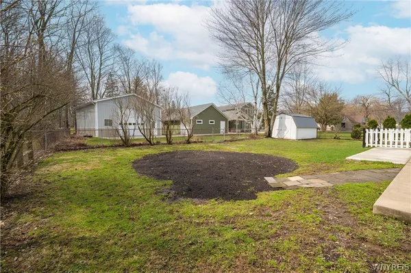 $300,000 | 2125 Lakeview Road, Hamburg, NY 14085