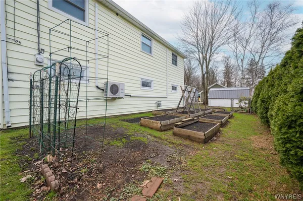 $300,000 | 2125 Lakeview Road, Hamburg, NY 14085