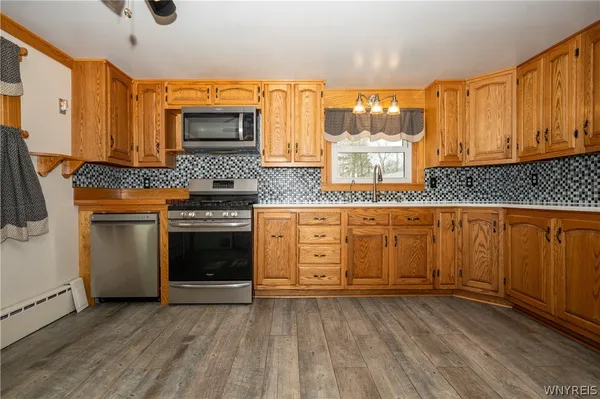 $300,000 | 2125 Lakeview Road, Hamburg, NY 14085