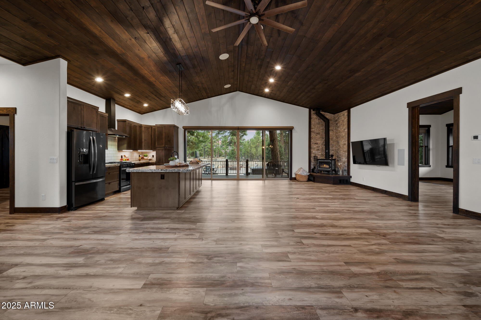 2702 Majestic Elk Road Overgaard, AZ 85933 - Photo 33 of 89 Great Room