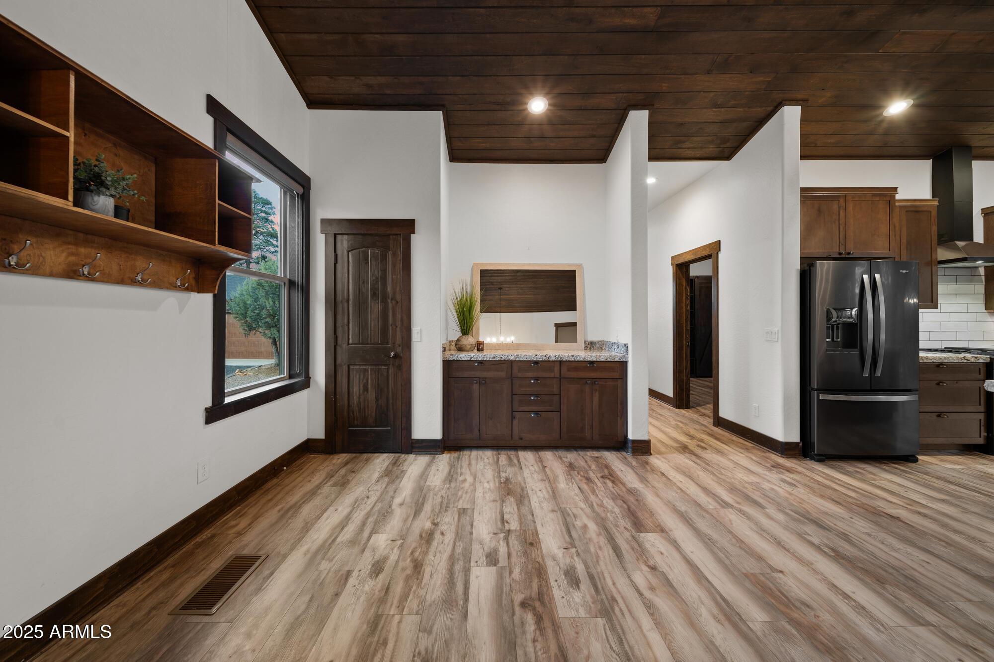 2702 Majestic Elk Road Overgaard, AZ 85933 - Photo 34 of 89 Great Room/Entry