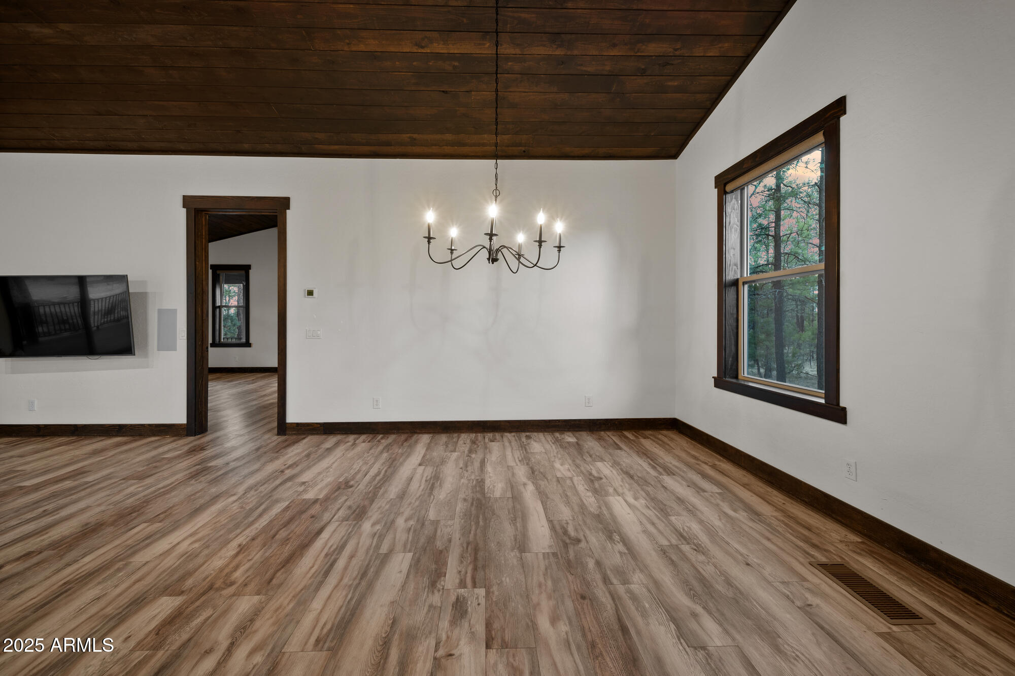 2702 Majestic Elk Road Overgaard, AZ 85933 - Photo 35 of 89 Dining/Great Room