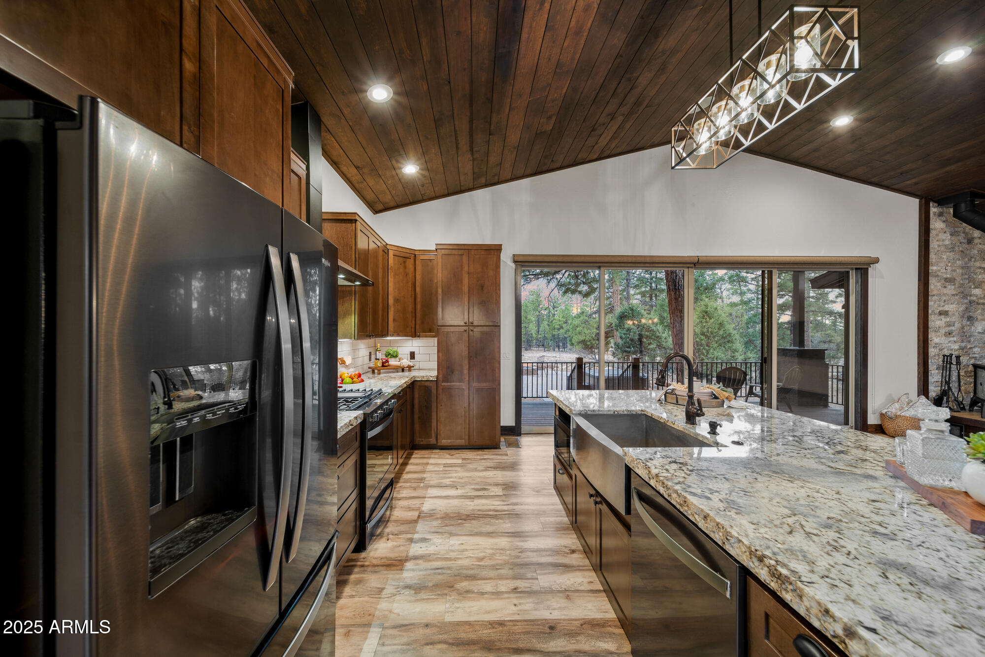2702 Majestic Elk Road Overgaard, AZ 85933 - Photo 39 of 89 Kitchen