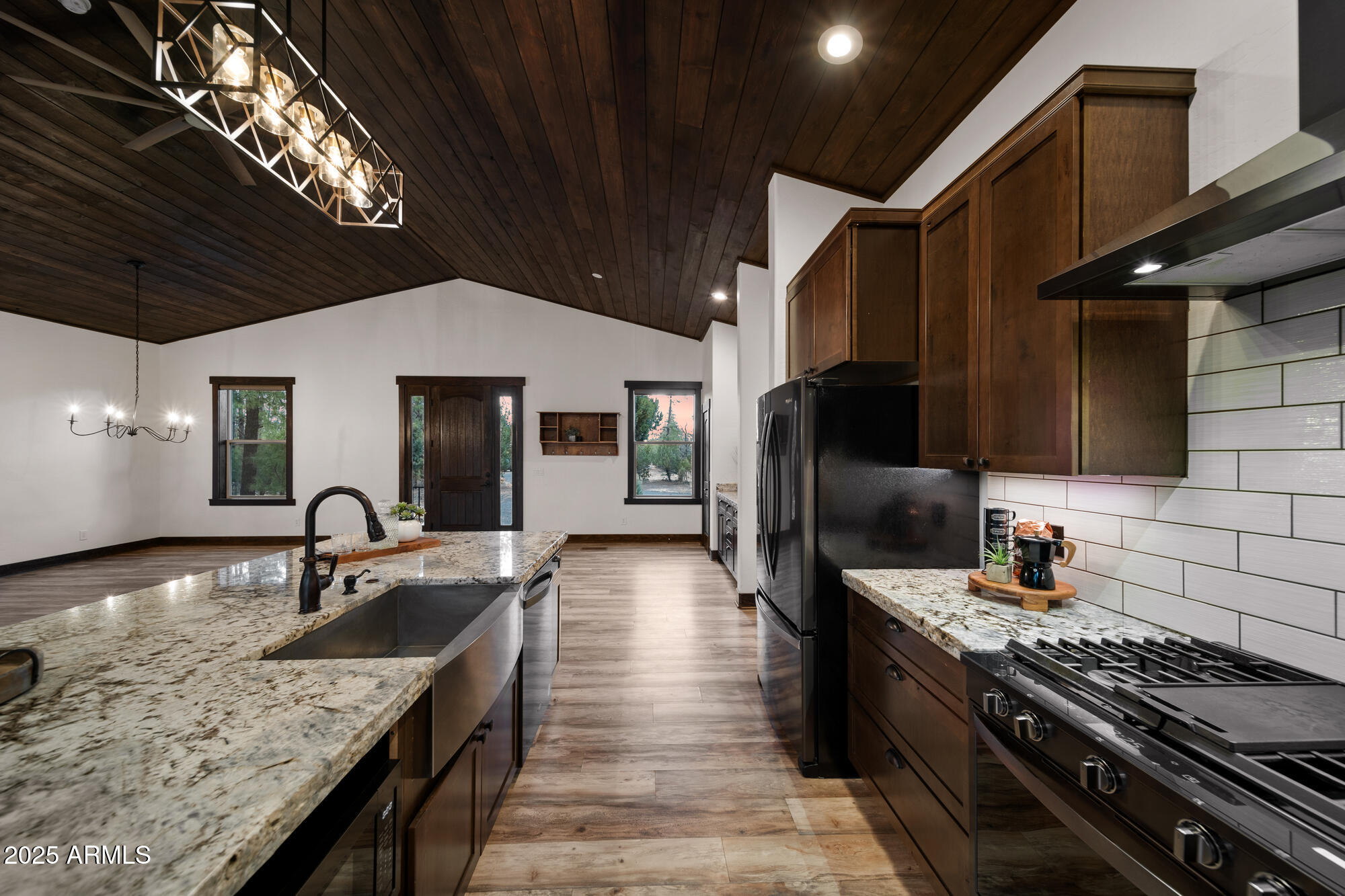 2702 Majestic Elk Road Overgaard, AZ 85933 - Photo 44 of 89 Kitchen