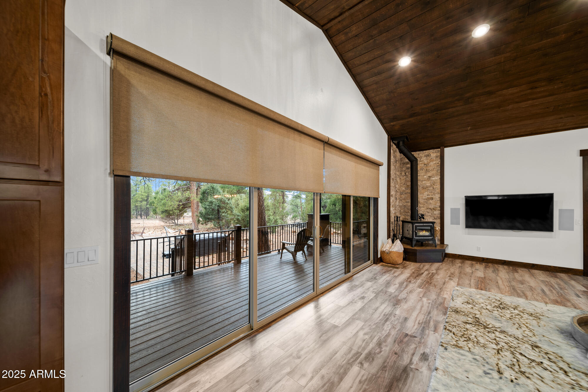 2702 Majestic Elk Road Overgaard, AZ 85933 - Photo 45 of 89 Great Room