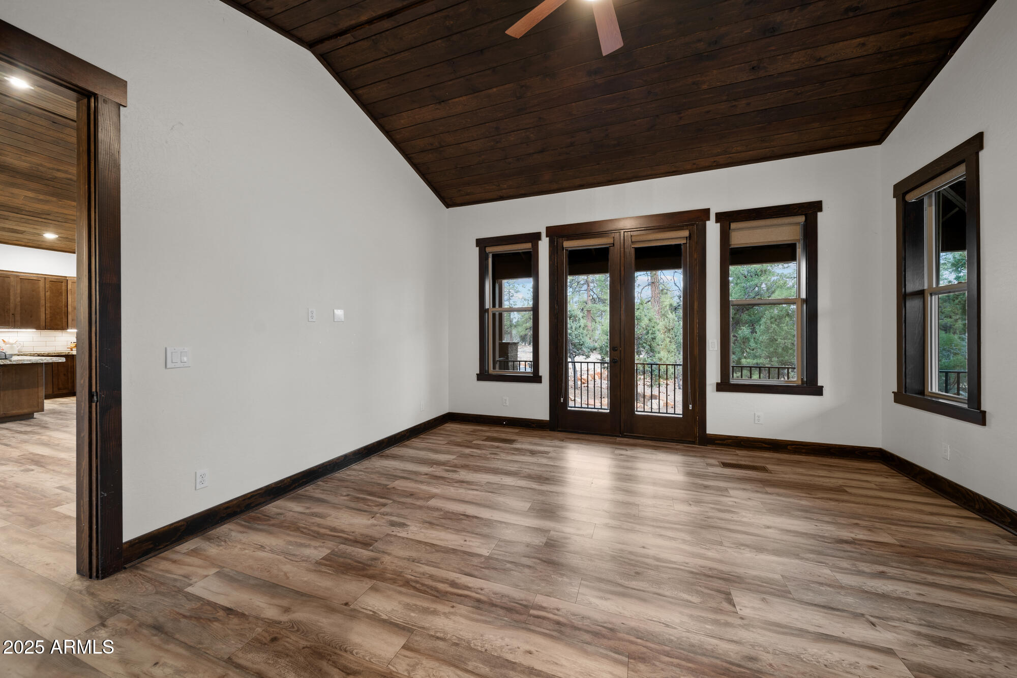 2702 Majestic Elk Road Overgaard, AZ 85933 - Photo 47 of 89 Primary Bedroom