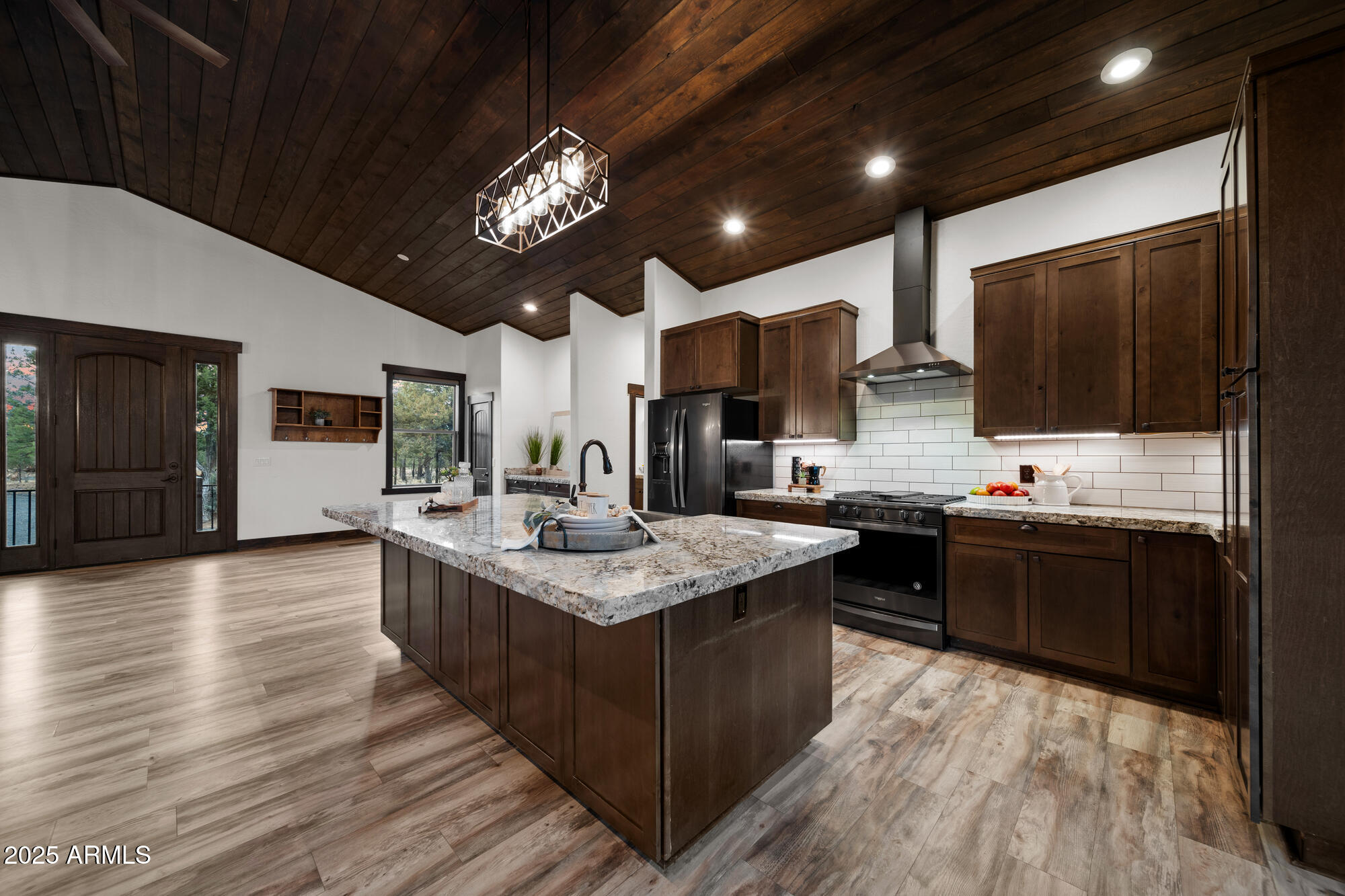 2702 Majestic Elk Road Overgaard, AZ 85933 - Photo 3 of 89 Kitchen