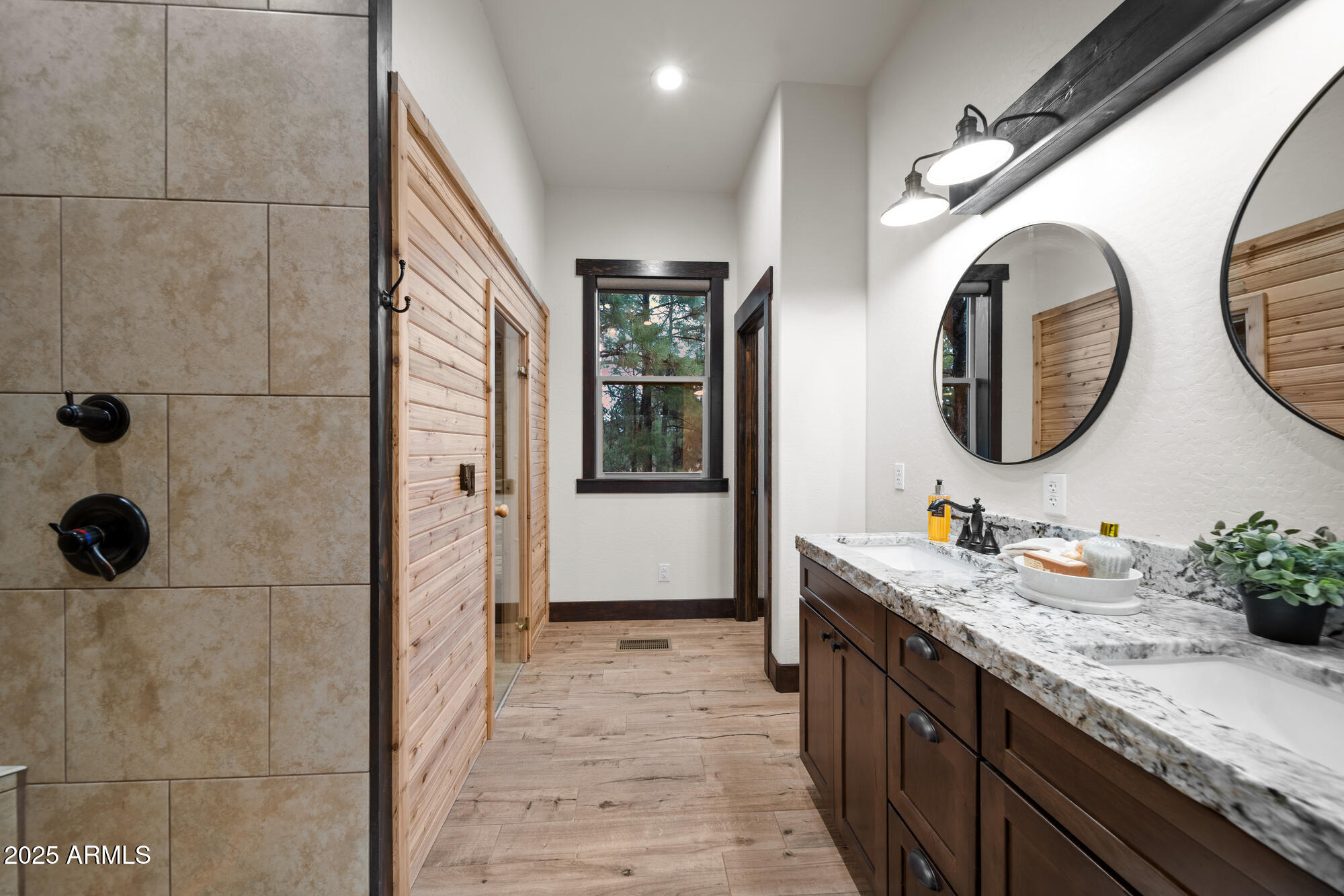 2702 Majestic Elk Road Overgaard, AZ 85933 - Photo 50 of 89 Primary Bathroom