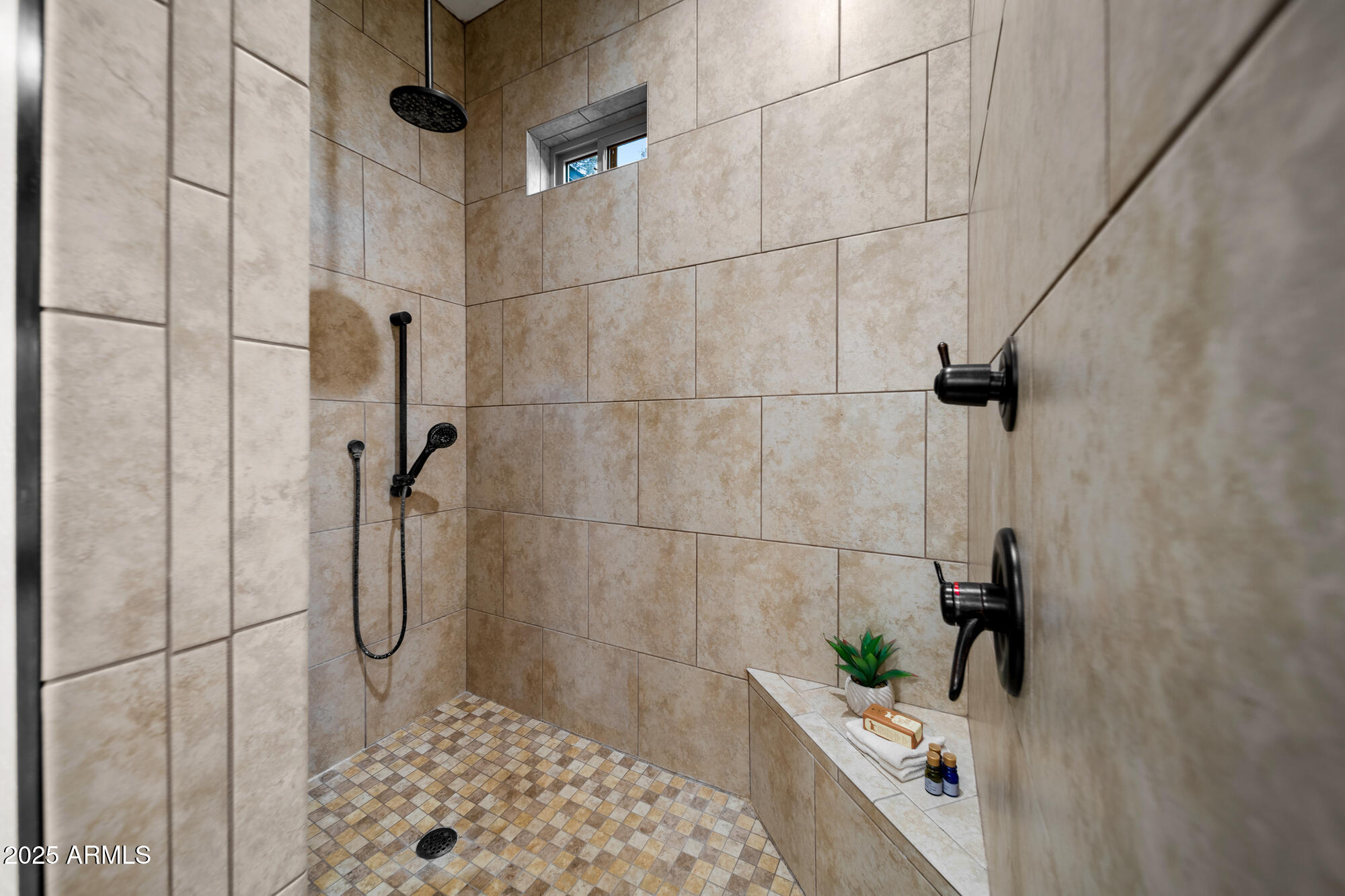 2702 Majestic Elk Road Overgaard, AZ 85933 - Photo 51 of 89 Primary Bathroom