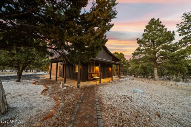 $865,000 | 2702 Majestic Elk Road, Overgaard, AZ 85933