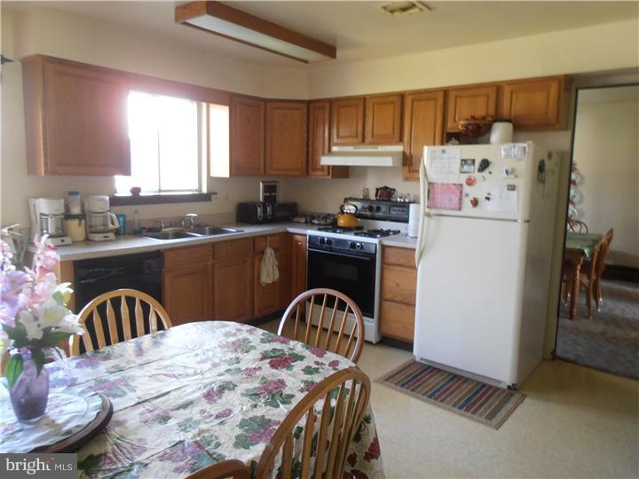 2266 Hedgewood Road Hatfield, PA 19440 - Photo 4 of 6 Kitchen