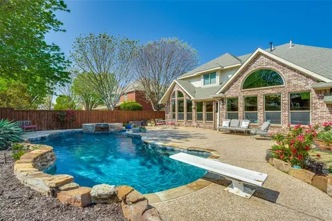 a view of a house with backyard and sitting area