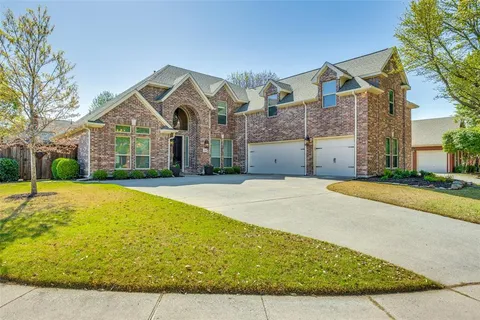 a front view of house with yard