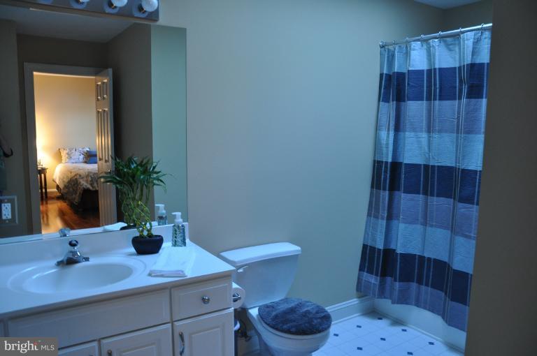 404 Henderson Road Severna Park, MD 21146 - Photo 21 of 30 Bath
