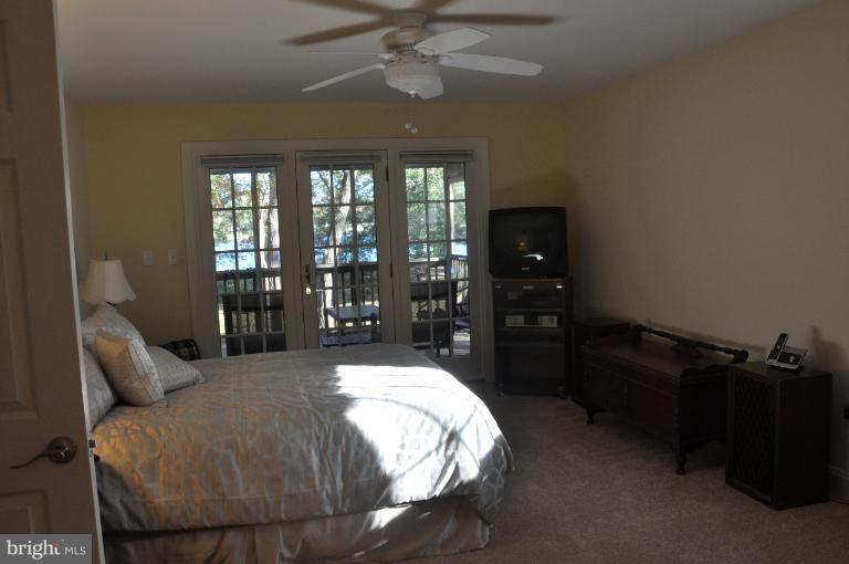 404 Henderson Road Severna Park, MD 21146 - Photo 10 of 30 Bedroom (Master)
