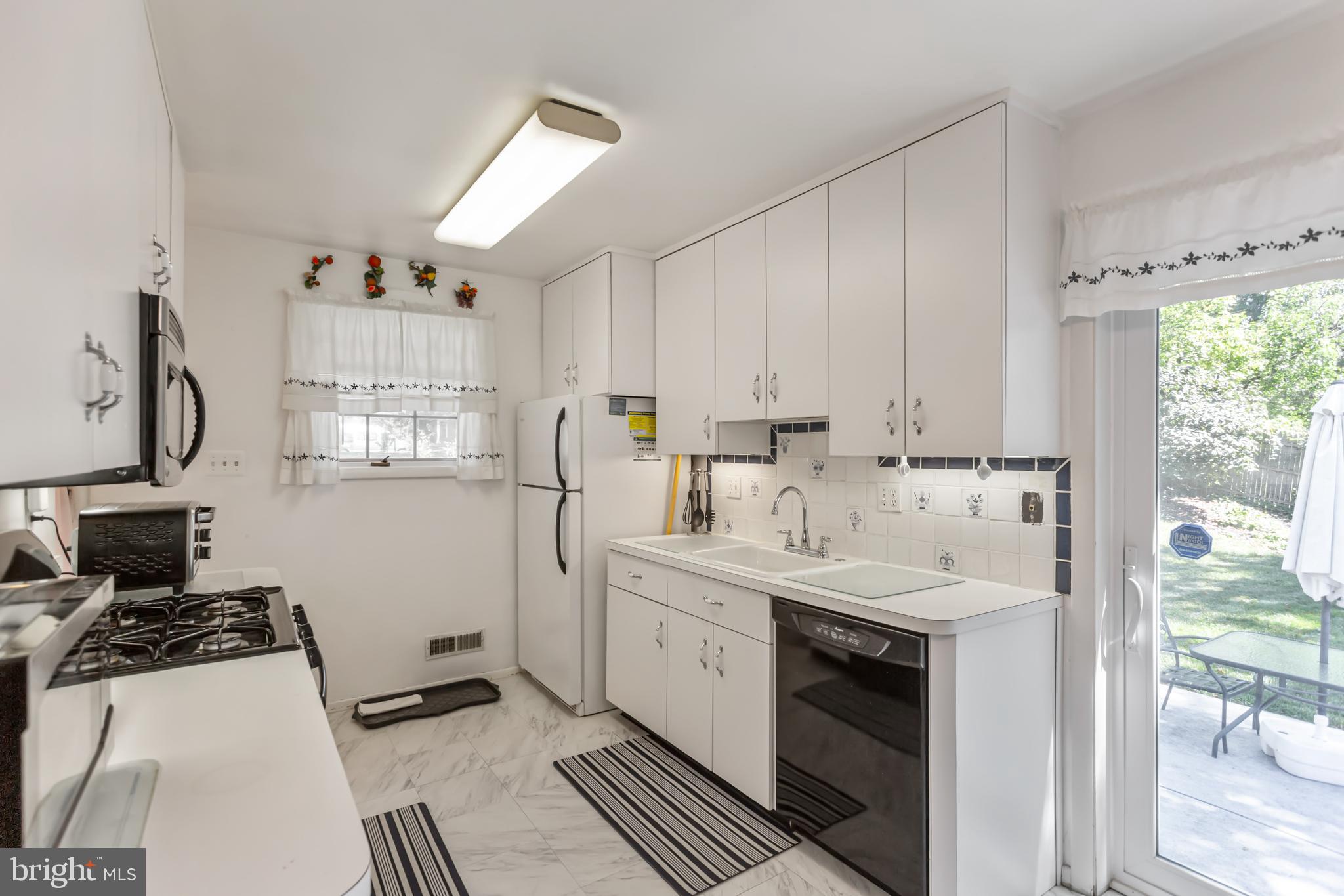 12211 Kendall Street Silver Spring, MD 20902 - Photo 8 of 32