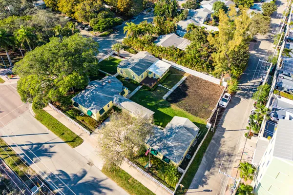 a view of houses with yard