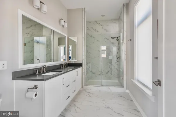 $899,999 | 2 Stationmaster Street Southeast, Unit 202, Leesburg, VA 20175