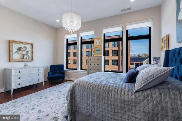 $899,999 | 2 Stationmaster Street Southeast, Unit 202, Leesburg, VA 20175