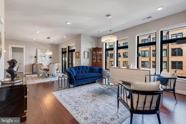 $899,999 | 2 Stationmaster Street Southeast, Unit 202, Leesburg, VA 20175