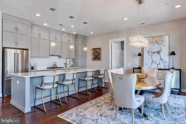$899,999 | 2 Stationmaster Street Southeast, Unit 202, Leesburg, VA 20175