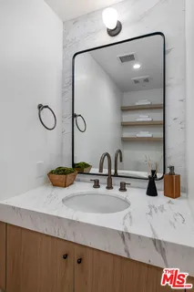 $8,500 | 610 South Van Ness Avenue, Unit 3, Los Angeles, CA 90010