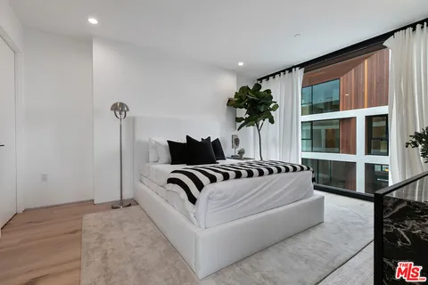 $8,500 | 610 South Van Ness Avenue, Unit 3, Los Angeles, CA 90010