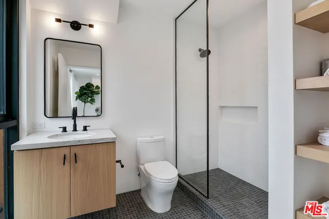 $8,500 | 610 South Van Ness Avenue, Unit 3, Los Angeles, CA 90010