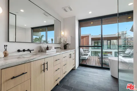 $8,500 | 610 South Van Ness Avenue, Unit 3, Los Angeles, CA 90010