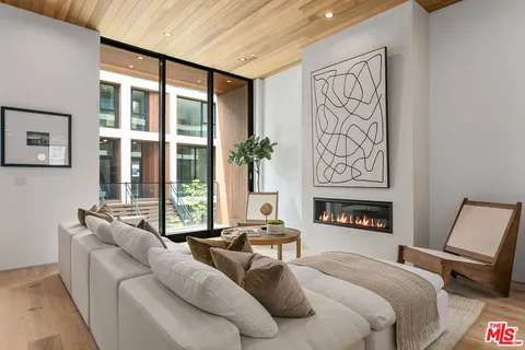 $8,500 | 610 South Van Ness Avenue, Unit 3, Los Angeles, CA 90010