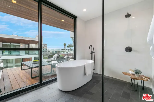 $8,500 | 610 South Van Ness Avenue, Unit 3, Los Angeles, CA 90010