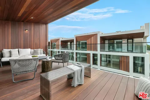 $8,500 | 610 South Van Ness Avenue, Unit 3, Los Angeles, CA 90010