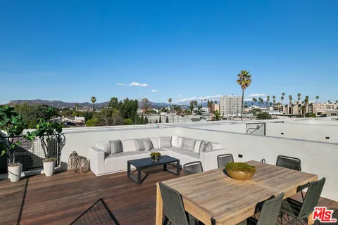 $8,500 | 610 South Van Ness Avenue, Unit 3, Los Angeles, CA 90010