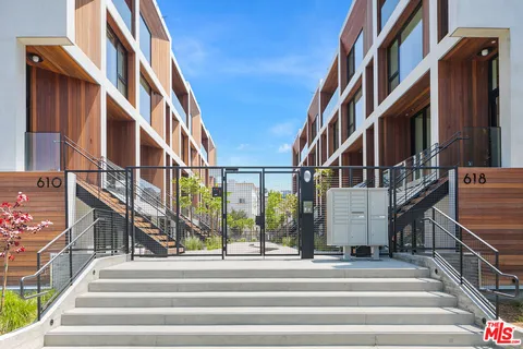$8,500 | 610 South Van Ness Avenue, Unit 3, Los Angeles, CA 90010