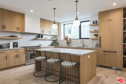 $8,500 | 610 South Van Ness Avenue, Unit 3, Los Angeles, CA 90010