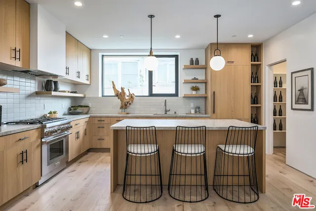 $8,500 | 610 South Van Ness Avenue, Unit 3, Los Angeles, CA 90010