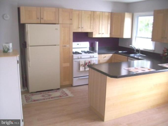 7 Slavin Court, Unit 2I Nottingham, MD 21236 - Photo 2 of 11 Kitchen