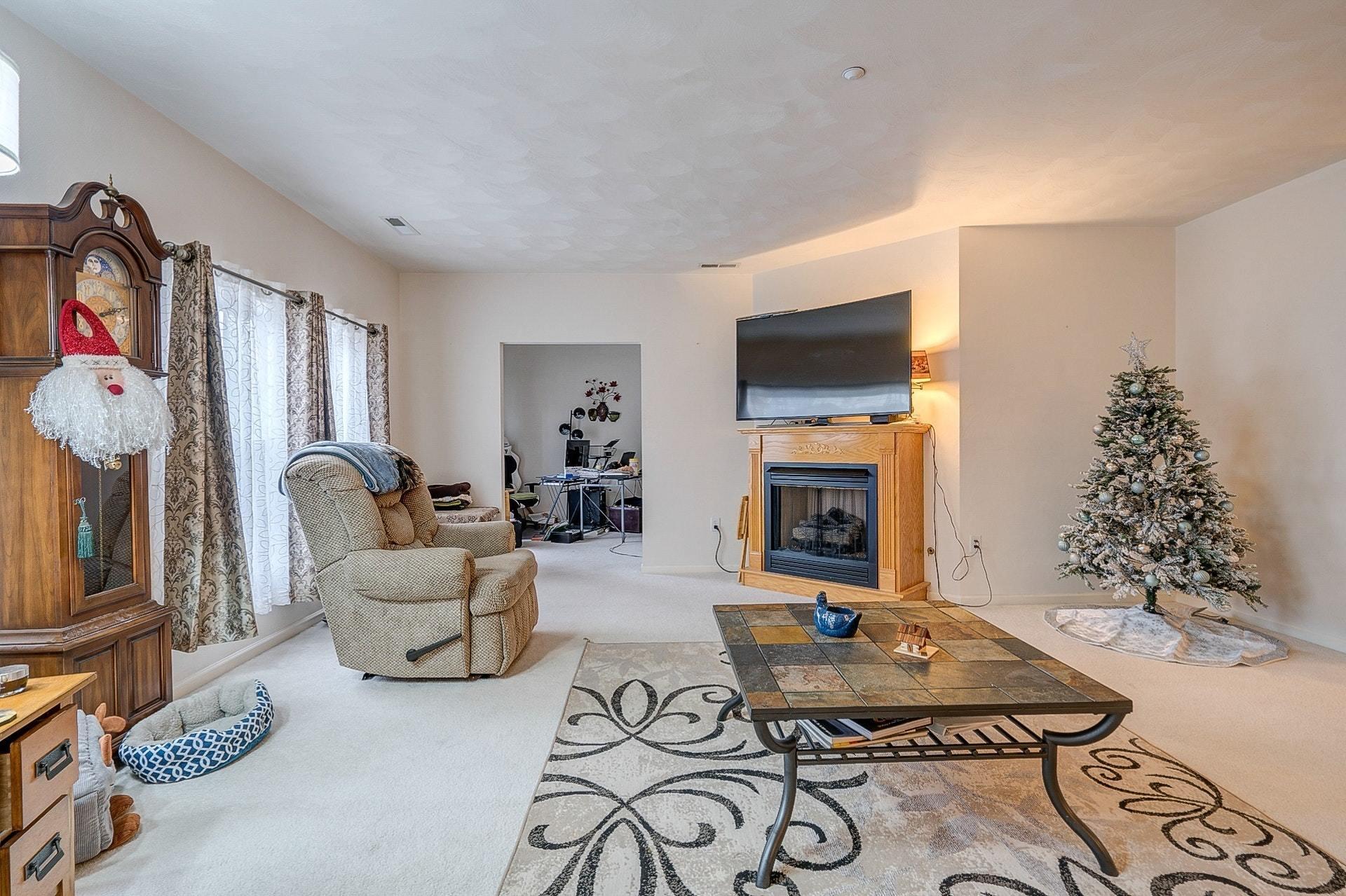 4434 Pheasant Ridge Road, Unit 208 Roanoke, VA 24014 - Photo 4 of 15 004-334836-DSC00036-2_37-2_38-2_39-2_40-