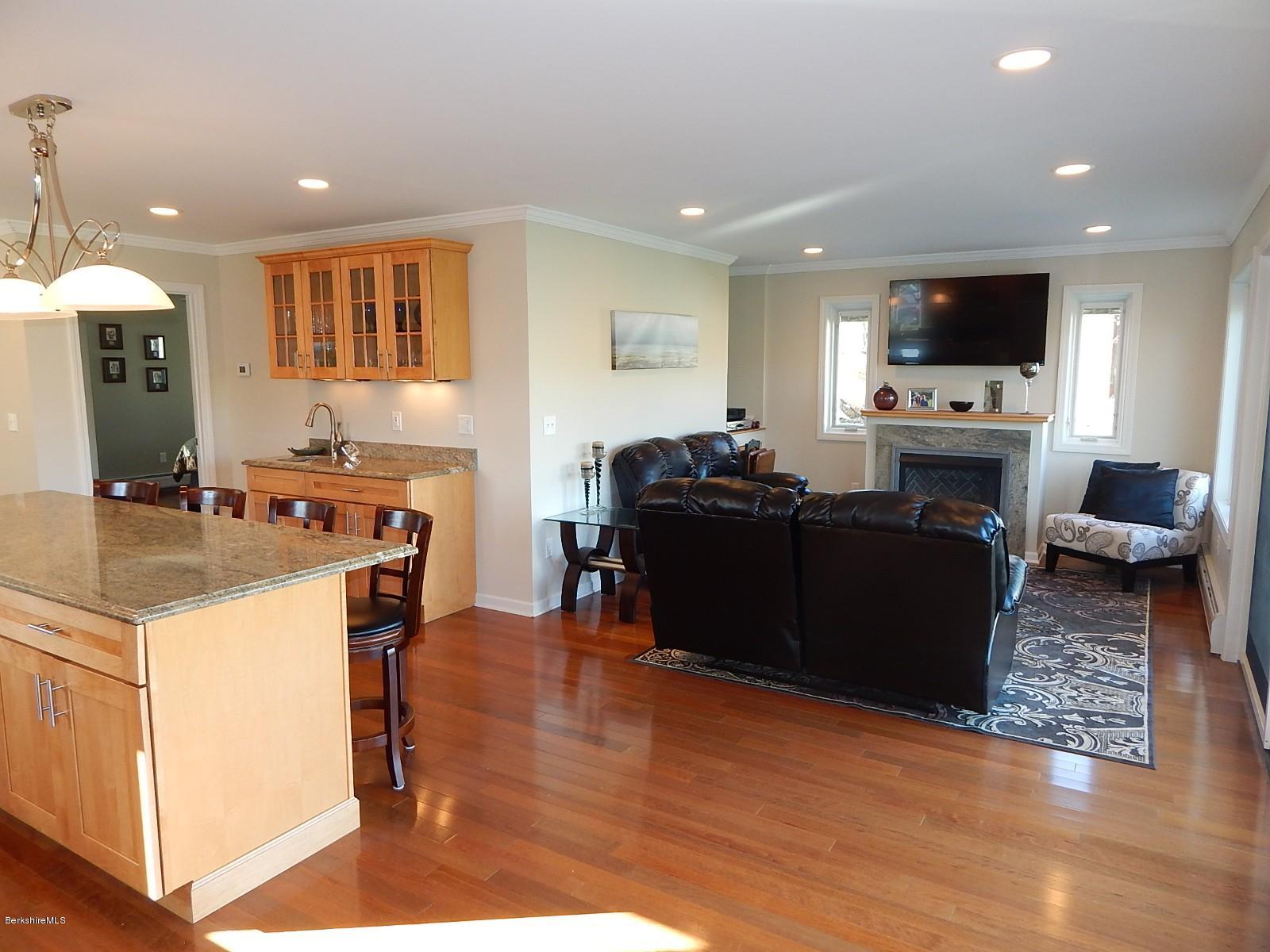 8 Thomas Road Pittsfield, MA 01201 - Photo 9 of 24 9-Kitchen LV