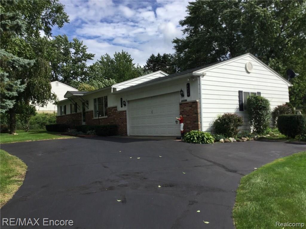 6673 Waldon Road Clarkston, MI 48346 - Photo 2 of 25 image.jpg