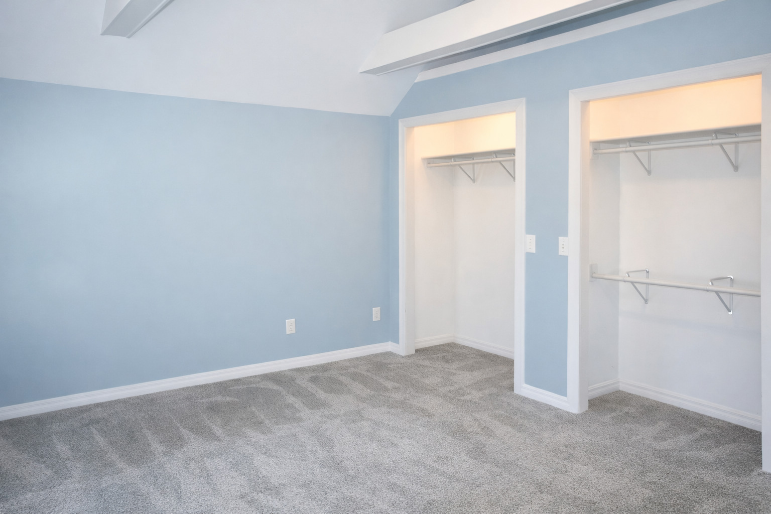 2912 Woodlawn Road Sterling, IL 61081 - Photo 40 of 48 an empty room with windows and closet