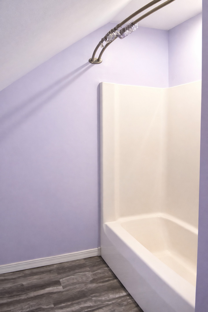 2912 Woodlawn Road Sterling, IL 61081 - Photo 48 of 48 a bathroom with a bath tub