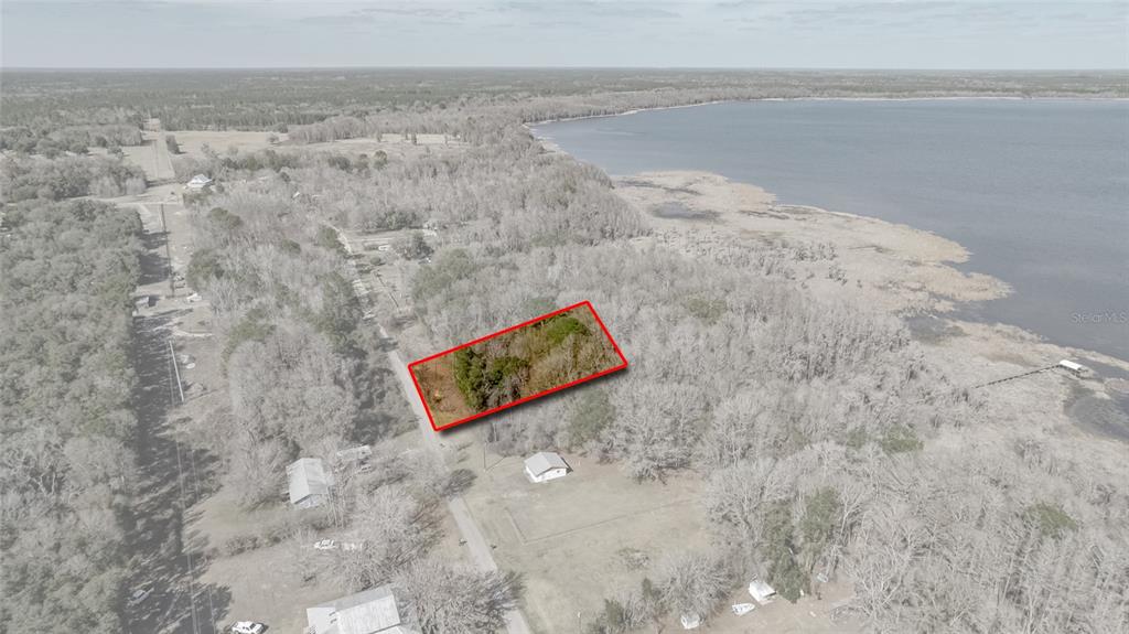 Southwest 136th Street Starke, FL 32091 - Photo 12 of 16 a sign that is sitting on a rock