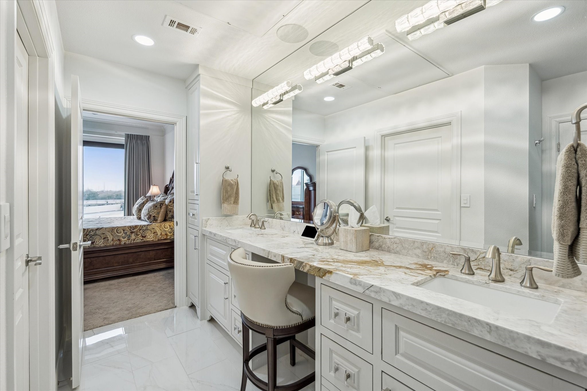 3333 Allen Parkway, Unit 602 Houston, TX 77019 - Photo 16 of 49 a en suite bathroom with a granite countertop sink a toilet and a mirror